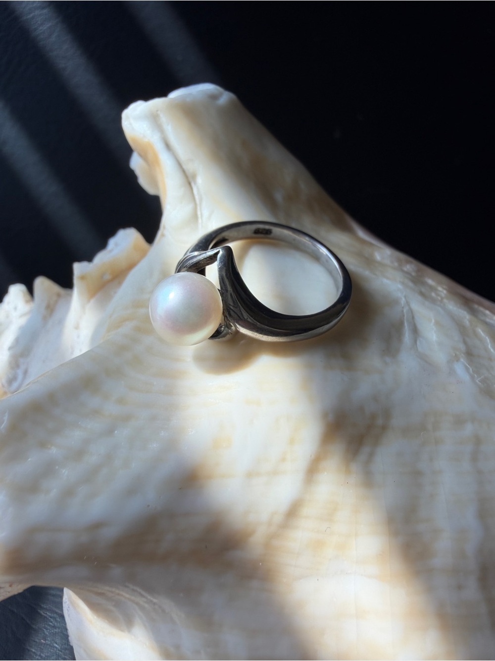 Sterling Silver Freshwater Pearl Ring size 5.5 EUC